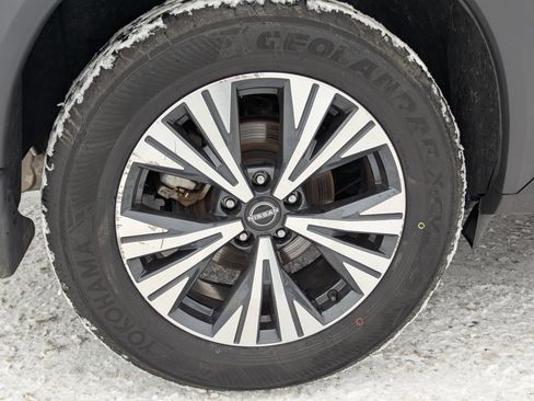 Used 2023 Nissan Rogue SV w/ SV Premium Package image 10