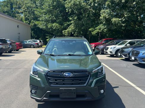 Used 2024 Subaru Forester Limited AWD/4WD image 2