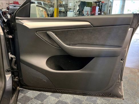 Used 2023 Tesla Model Y Performance AWD/4WD image 25