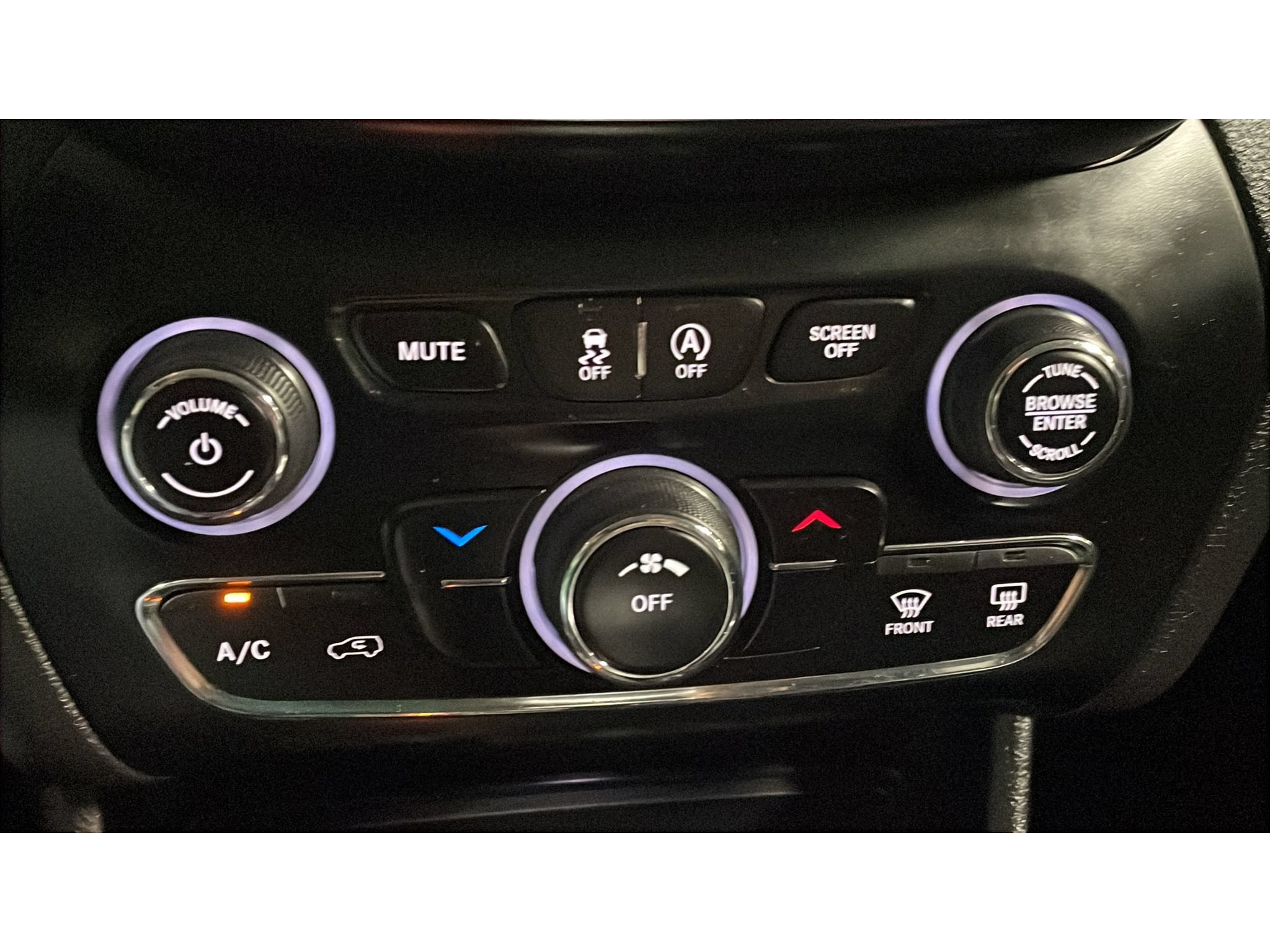 Used 2019 Jeep Cherokee Latitude Plus w/ Cold Weather Group AWD/4WD image 11