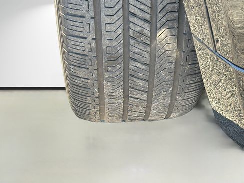 Certified 2025 Land Rover Defender 110 X-Dynamic SE AWD/4WD image 42