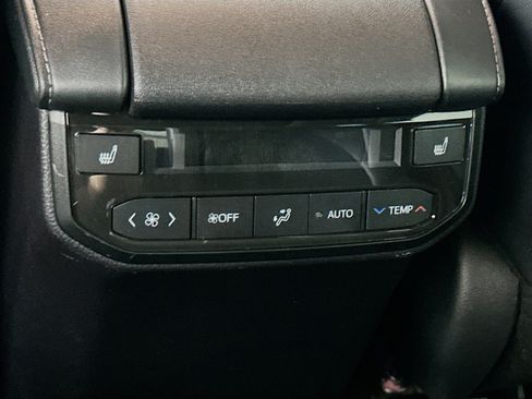 Used 2024 Toyota Highlander Platinum image 26