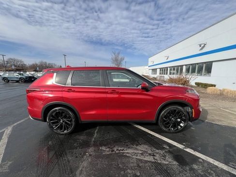 Used 2023 Mitsubishi Outlander SE image 4