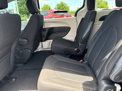 Used 2022 Chrysler Voyager LX FWD image 28
