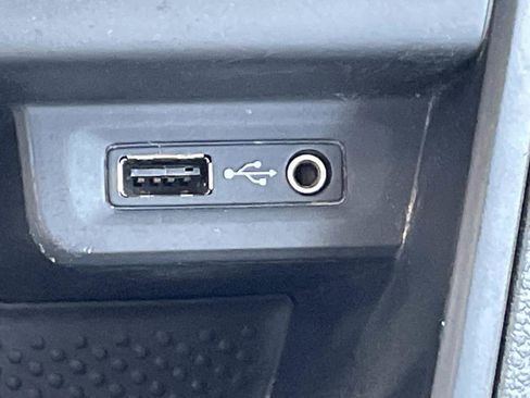 Used 2017 Volkswagen Tiguan S image 27