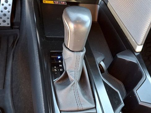 Used 2025 Toyota Camry SE image 14