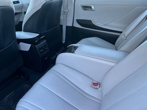 Used 2019 Toyota Mirai image 11