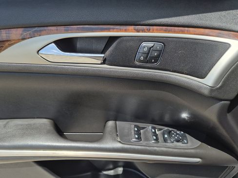 Used 2013 Lincoln MKZ FWD image 9