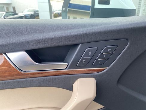 Used 2023 Audi Q5 2.0T Premium w/ Convenience Package image 9