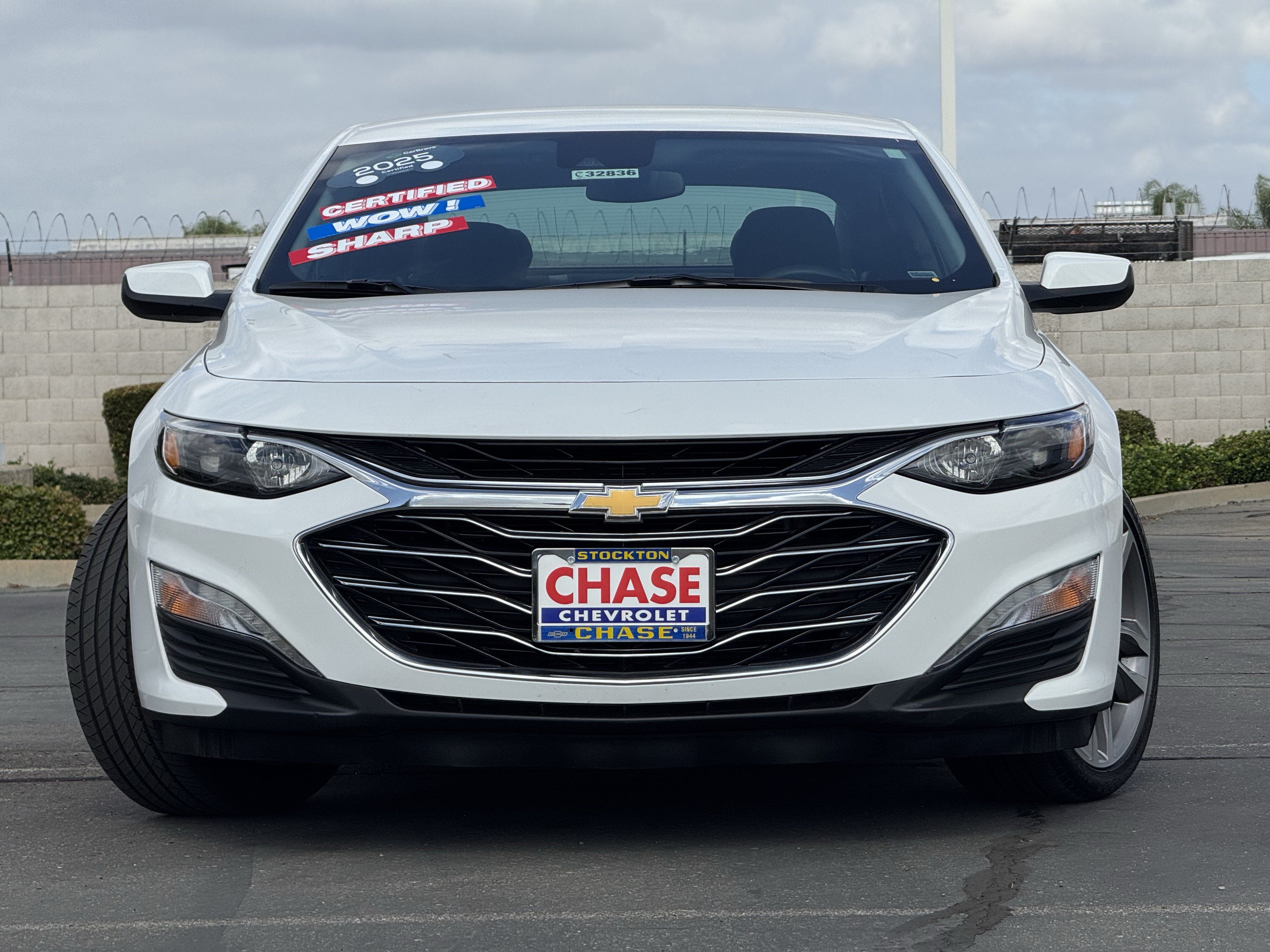 Used 2025 Chevrolet Malibu LT FWD image 2