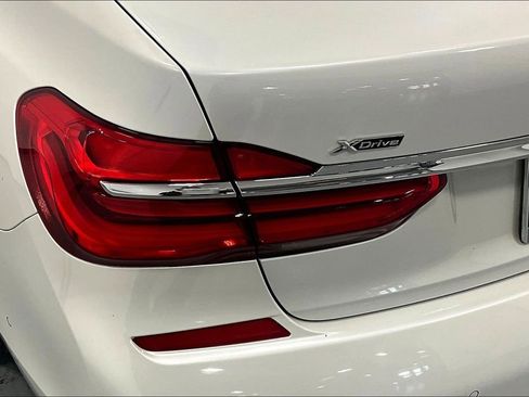 Used 2019 BMW 750i xDrive w/ Executive Package image 40