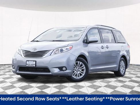 Used 2014 Toyota Sienna XLE image 2
