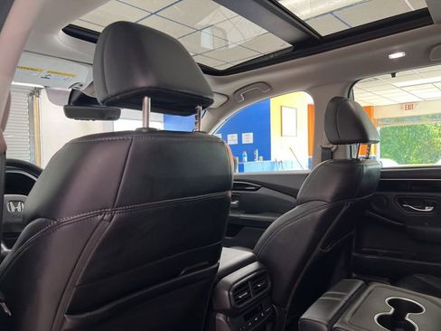 Used 2023 Honda Pilot Touring image 11
