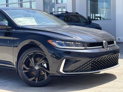 New 2025 Volkswagen Jetta SE image 7