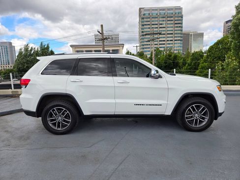 Used 2018 Jeep Grand Cherokee Limited AWD/4WD image 3