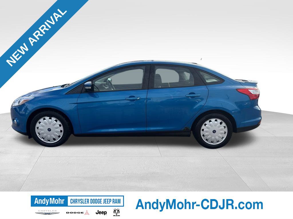 Used 2012 Ford Focus SE w/ SE Winter Pkg FWD image 4