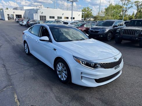 Used 2016 Kia Optima EX w/ Option Group 040 FWD image 4