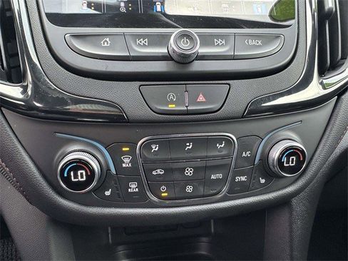 Certified 2022 Chevrolet Equinox RS w/ RS Leather Package image 28