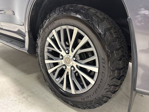 Used 2016 Lexus LX 570 4WD w/ Luxury Package image 25