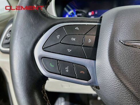 Used 2021 Chrysler Pacifica Touring-L FWD image 14