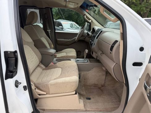 Used 2012 Nissan Frontier SV RWD image 11