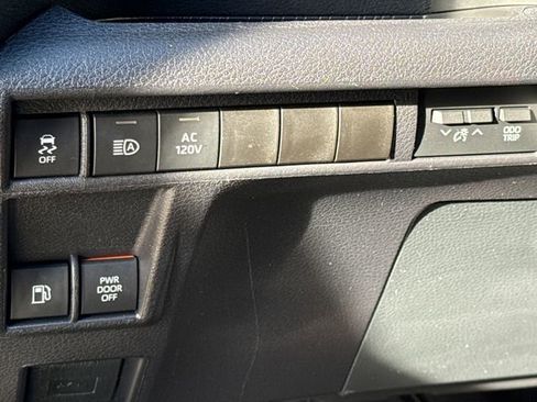 Used 2025 Toyota Sienna XLE Woodland Edition image 25