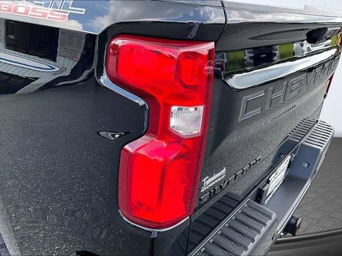 Used 2024 Chevrolet Silverado 1500 LT Trail Boss w/ LT Trail Boss Premium Package AWD/4WD image 24