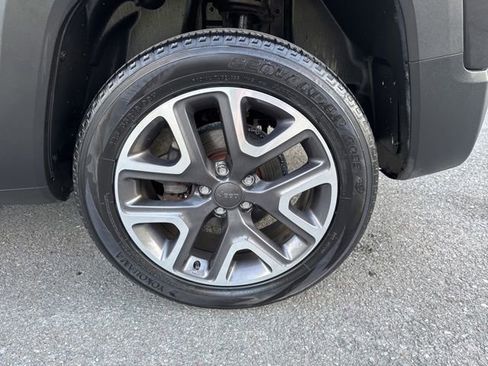 Used 2018 Jeep Renegade Latitude w/ Cold Weather Group AWD/4WD image 10