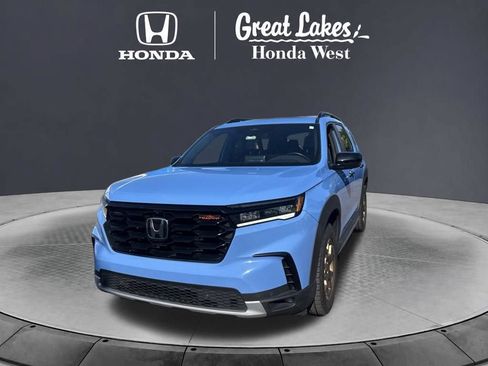Used 2024 Honda Pilot TrailSport image 2