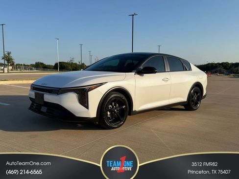 Used 2025 Kia K4 FWD image 1