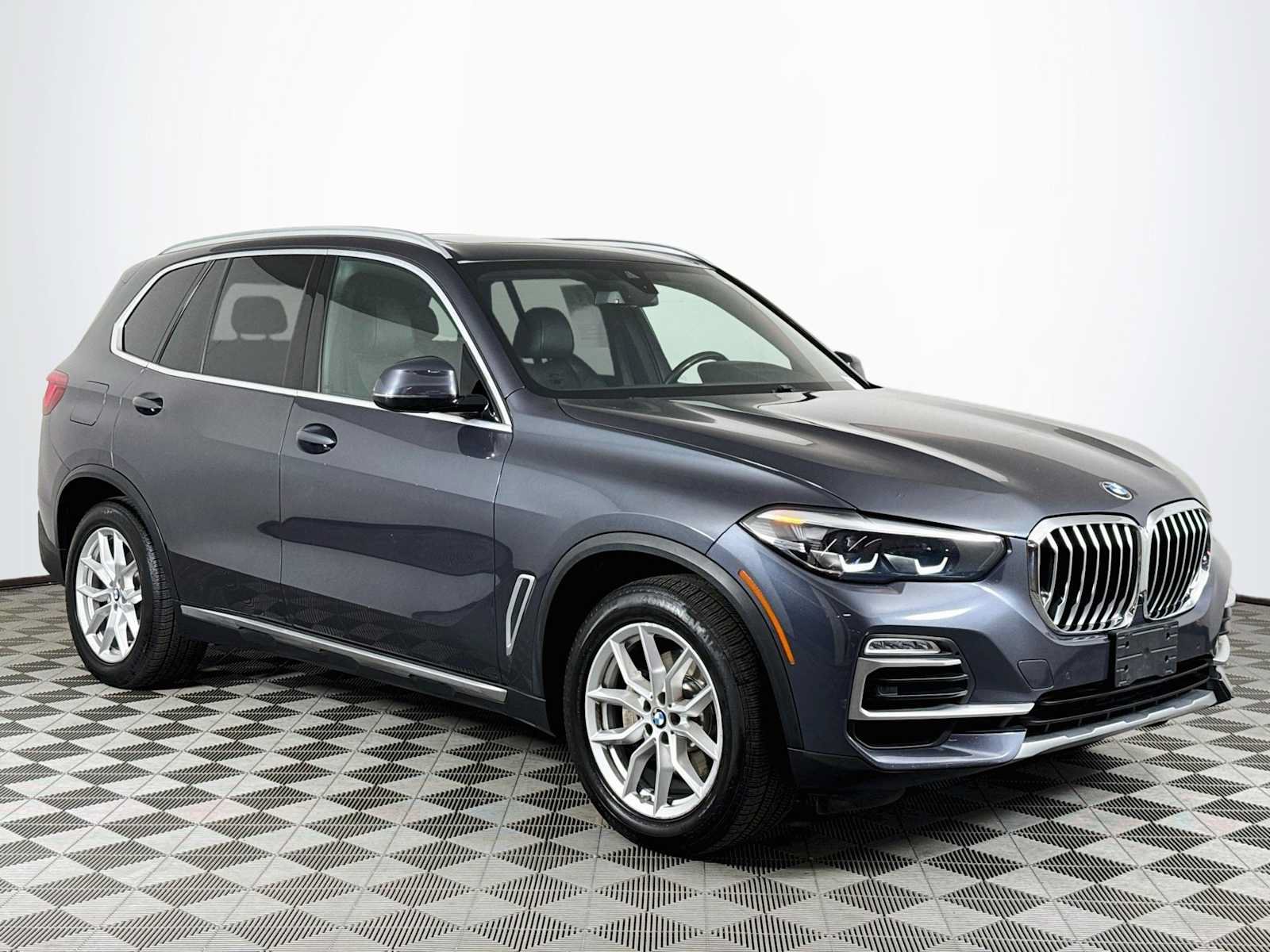 Used 2019 BMW X5 xDrive40i w/ Convenience Package AWD/4WD image 3