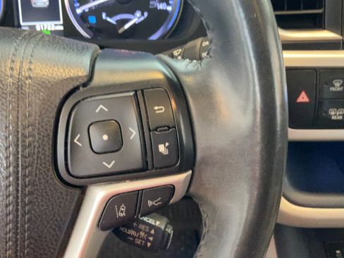 Used 2019 Toyota Highlander Limited FWD image 12
