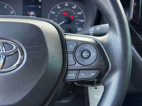 Used 2025 Toyota Corolla LE FWD image 30