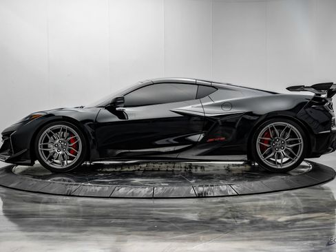 Used 2024 Chevrolet Corvette Z06 w/ Stealth Interior Trim Package RWD image 9