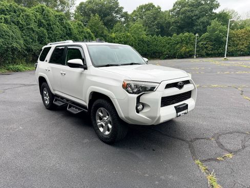 Used 2014 Toyota 4Runner SR5 AWD/4WD image 9