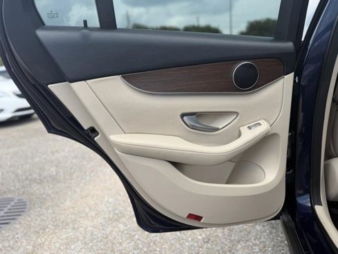 Used 2022 Mercedes-Benz GLC 300 4MATIC w/ Premium Package Lite image 15