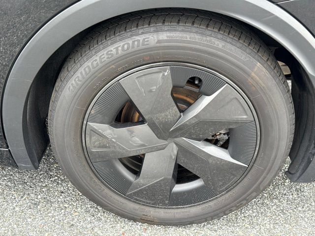 Used 2025 Toyota Prius LE AWD/4WD image 21