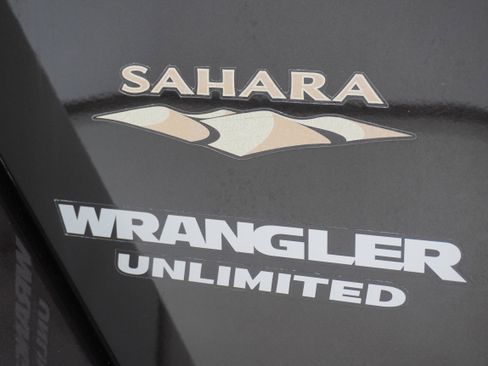 Used 2013 Jeep Wrangler Unlimited Sahara AWD/4WD image 8