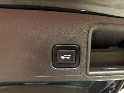 Used 2021 GMC Terrain SLT AWD/4WD image 16