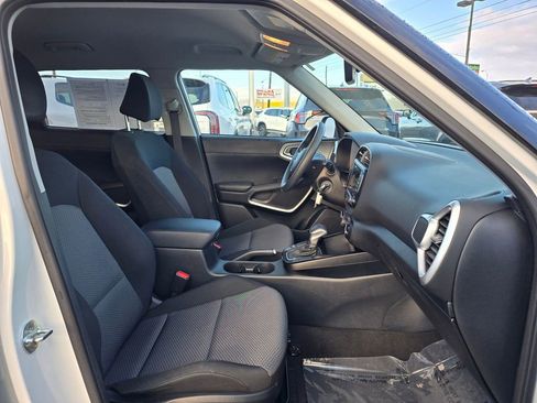 Used 2022 Kia Soul LX w/ Technology Package FWD image 10