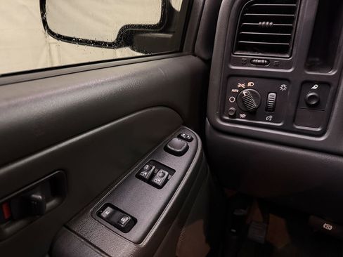 Used 2005 Chevrolet Silverado 1500 LS w/ Light Duty Power Package image 10