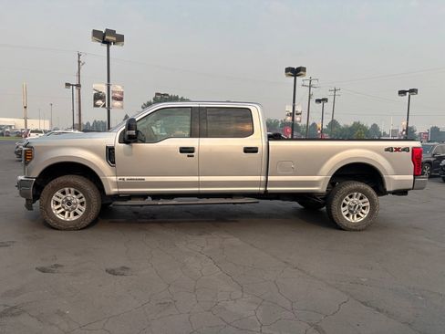Used 2018 Ford F350 XLT w/ Camper Package AWD/4WD image 3