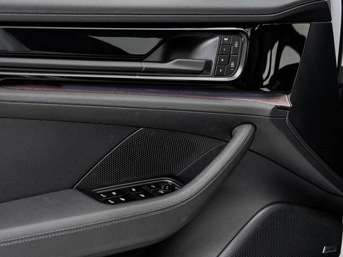 Used 2025 Porsche Panamera 4 image 8