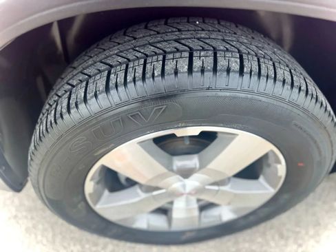 Used 2011 GMC Acadia SLE image 35