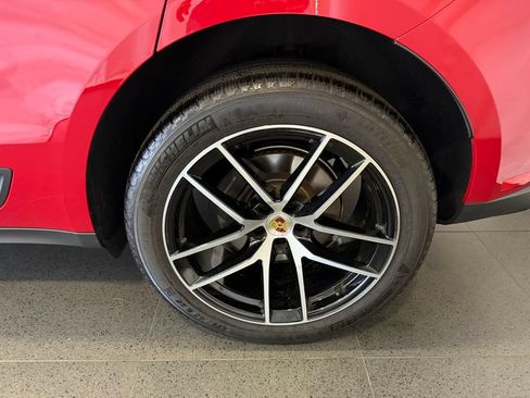 Certified 2026 Porsche Macan AWD/4WD image 11