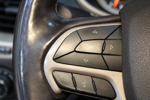 Used 2018 Jeep Cherokee Trailhawk AWD/4WD image 22