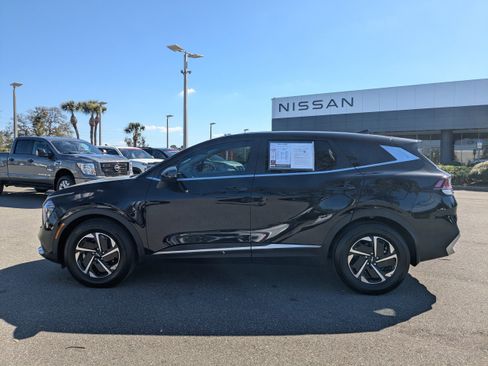 Used 2025 Kia Sportage LX image 7