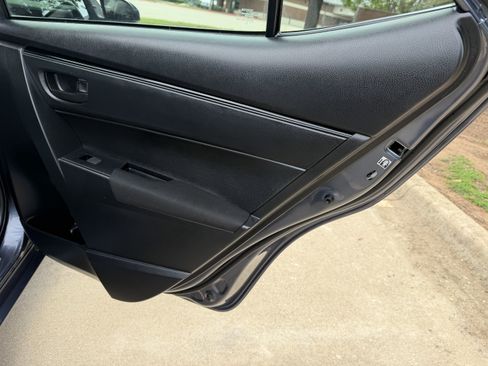 Used 2019 Toyota Corolla L image 12