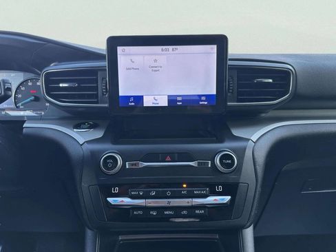 Used 2020 Ford Explorer XLT w/ Equipment Group 202A AWD/4WD image 33