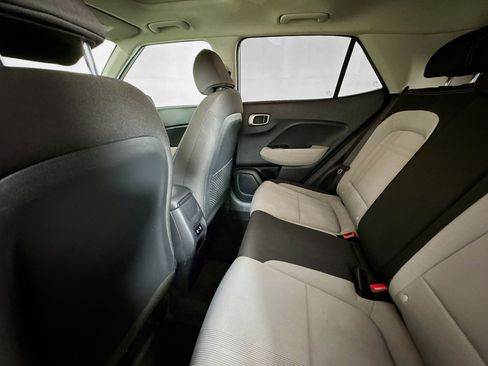Used 2024 Hyundai Venue SEL FWD image 23